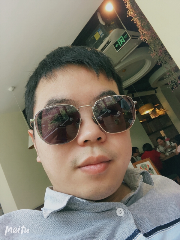 月台等路人的第一张照片--南平婚介网