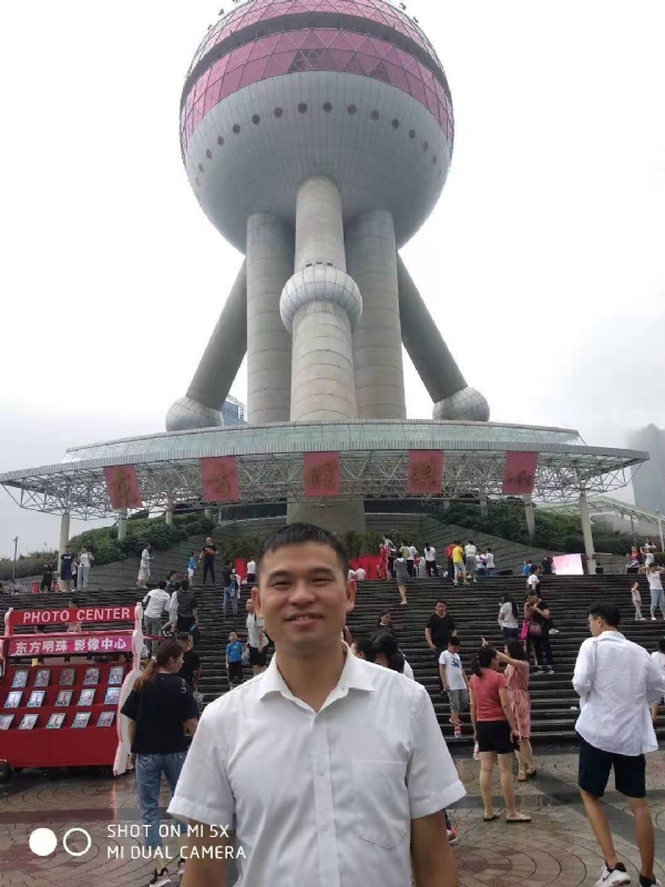 小猫吃老鼠的第一张照片--南平婚介网